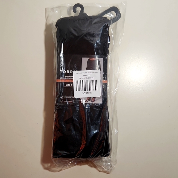 ❤️NWT VINTAGE TORRID CATSUIT - FLORAL SKULL MESH FLOCKED LONG SLEEVE - Picture 5 of 11